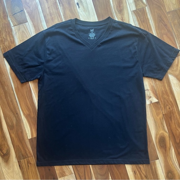 NWOT classic Lee jeans vneck tee - Picture 2 of 12